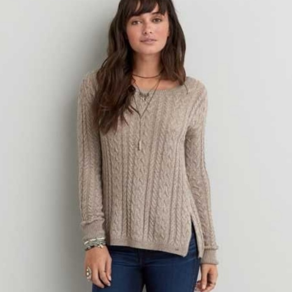 American Eagle beige cable knit sweater